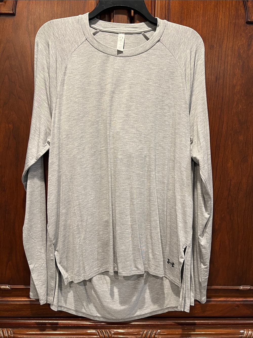 Under Armour Women's Heather Gray Long-Sleeve Performance Tee